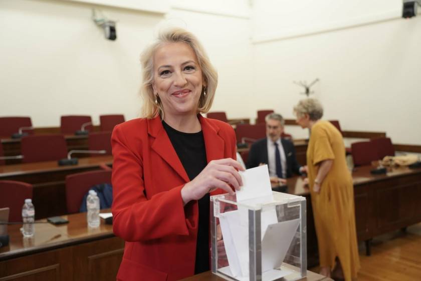 rena dourou