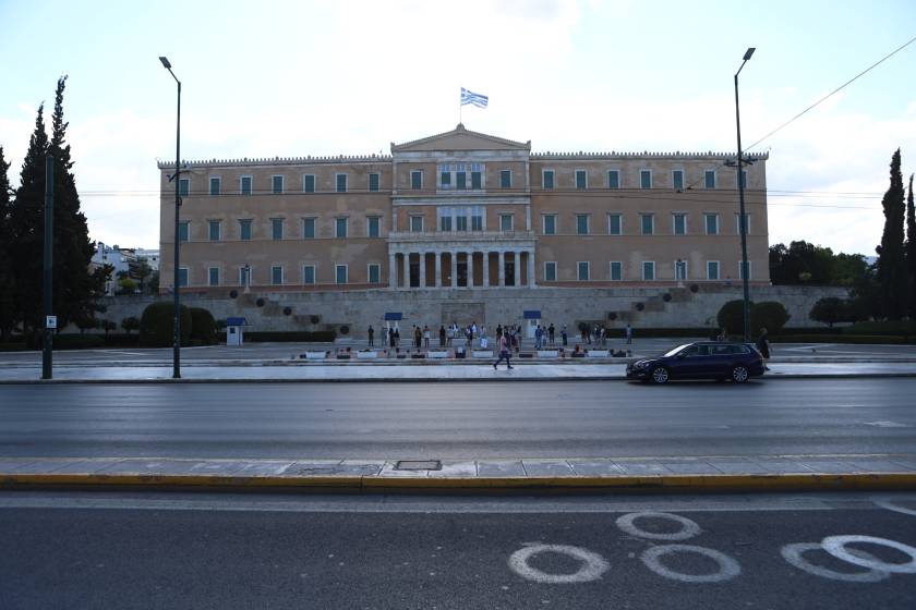 ΑΔΕΙΑ Η ΠΟΛΗ ΤΗΣ ΑΘΗΝΑΣ ΑΝΗΜΕΡΑ ΤΟΥ ΔΕΚΑΠΕΝΤΑΥΓΟΥΣΤΟΥ