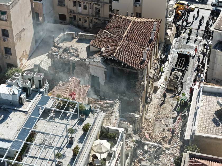 [389786] ΕΝΑΕΡΙΕΣ ΦΩΤΟΓΡΑΦΙΕΣ ΑΠΟ ΤΗΝ ΕΚΡΗΞΗ ΣΤΗΝ ΟΔΟ ΛΥΣΙΚΡΑΤΟΥΣ ΣΤΗΝ ΠΛΑΚΑ