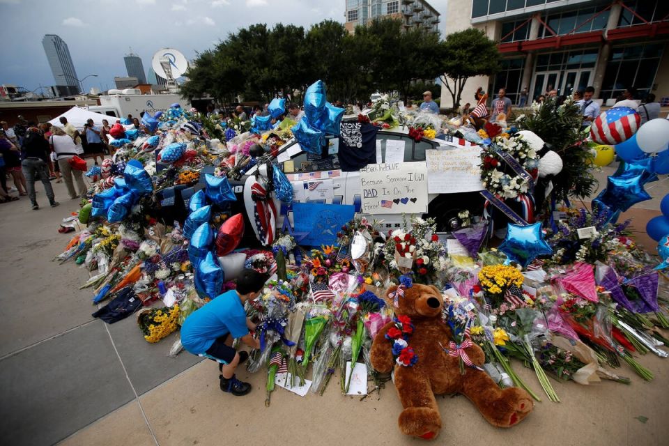 Dallas memorial 2016 07 10T074630Z 606497735 S1AETOROETAA RTRMADP 3 USA POLICE