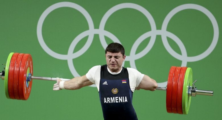 2016 08 10T234517Z 1257028440 RIOEC8A1TZGXI RTRMADP 3 OLYMPICS RIO WEIGHTLIFTING M 77KG