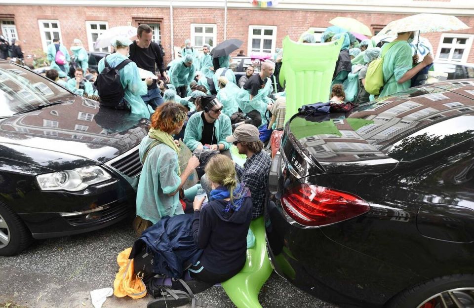 2017-07-07T062317Z 1253052980 UP1ED770HQSHN RTRMADP 3 G20-GERMANY-BLOCKADES
