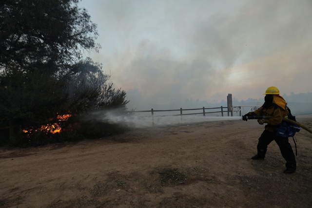 2017 10 10T021511Z 1391725211 RC1E76186C50 RTRMADP 3 CALIFORNIA FIRE ANAHEIM