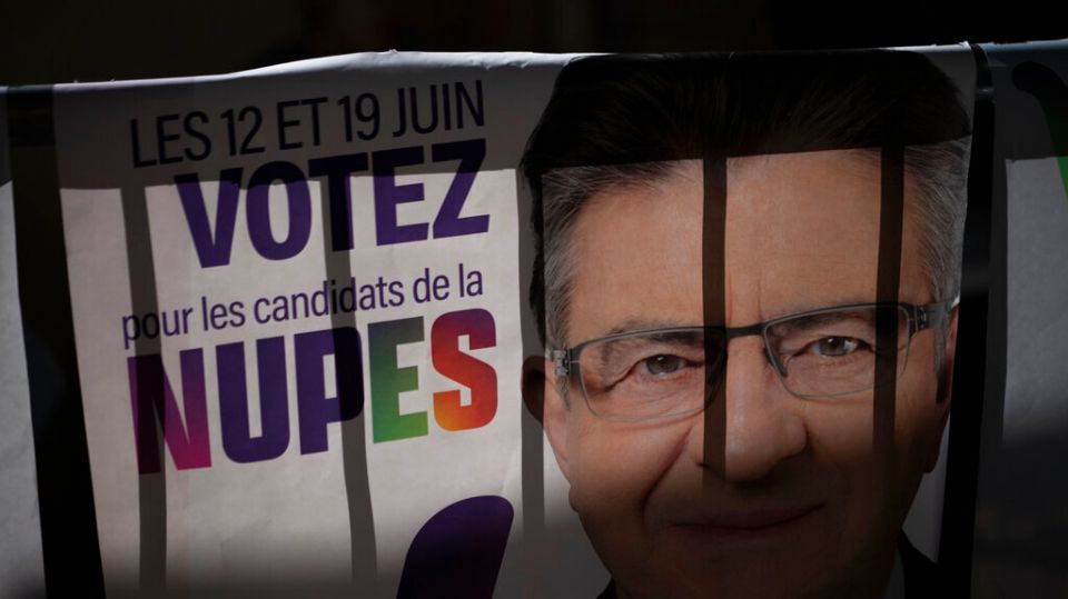 melenchon-AP-PhotoDaniel-Cole.jpg