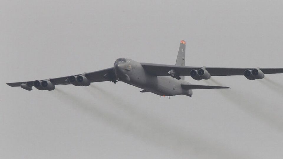 b-52.jpg