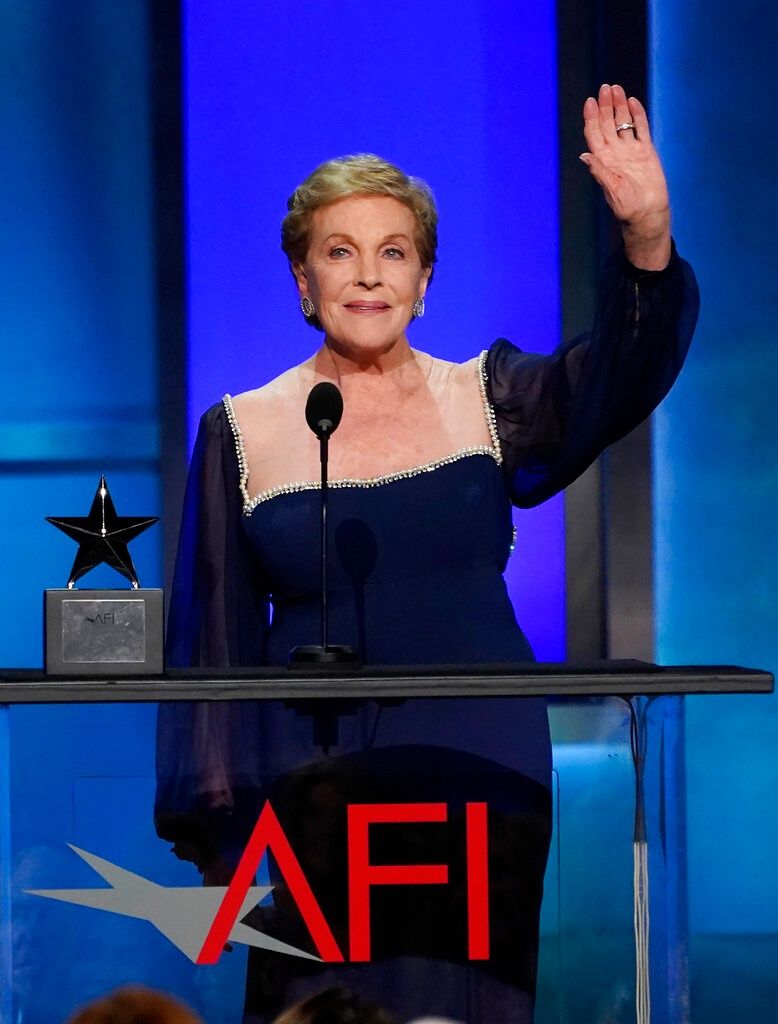 Tzouli Andrews, ithopios nea tainia