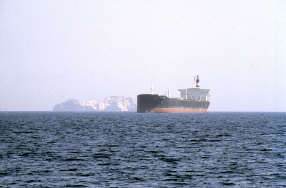 Strait of Hormuz Oman -stena-ormuz-ormouz-petrelaio