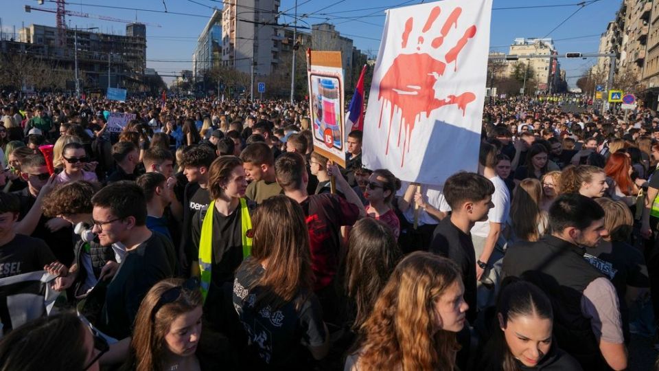 Serbia diadilosi Beligradi foitites