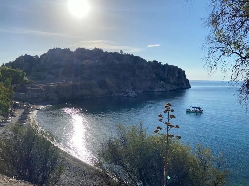 Σπουδαία ανακάλυψη στην Ασίνη: Εντοπίστηκε βυθισμένο αρχαίο λιμάνι κοντά στον αρχαιολογικό χώρο the-departure-point-consisted-of-an-anchored-boat-near-the-excavation-site-in-asini-credit-ministry-of-culture-greece-1.jpg.jpg