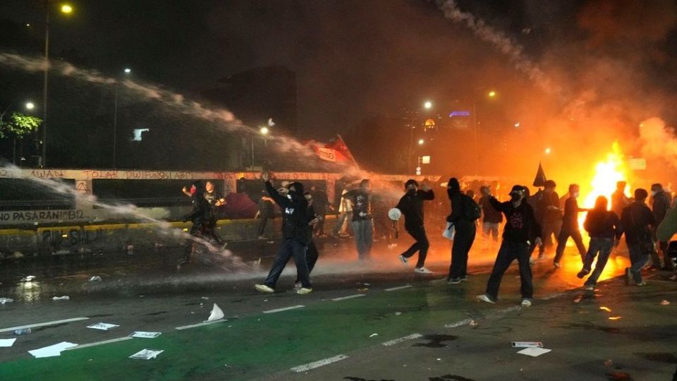 Indonisia diadiloseis epeisodia