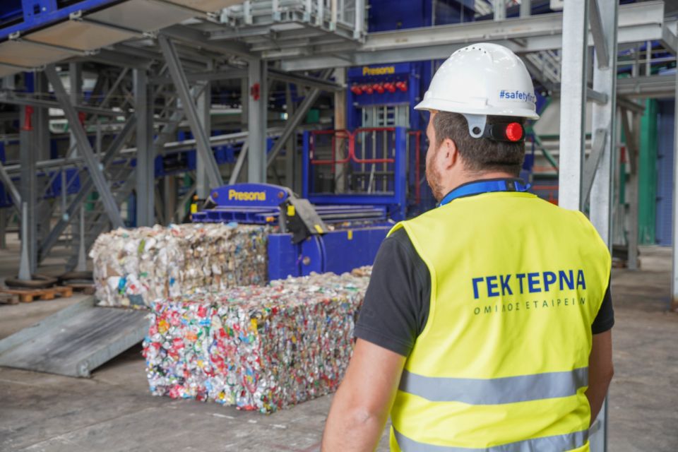 Monada-gekterna-skoupidia-aporrimmata