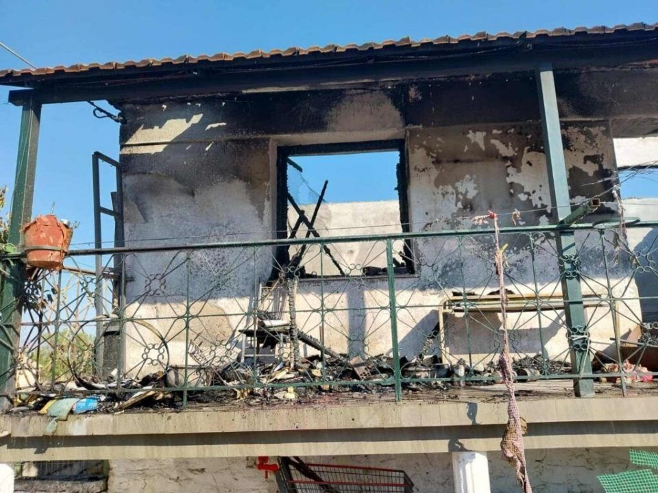 Ολοσχερώς κάηκε κατοικία στον Άγιο Δημήτριο (video)