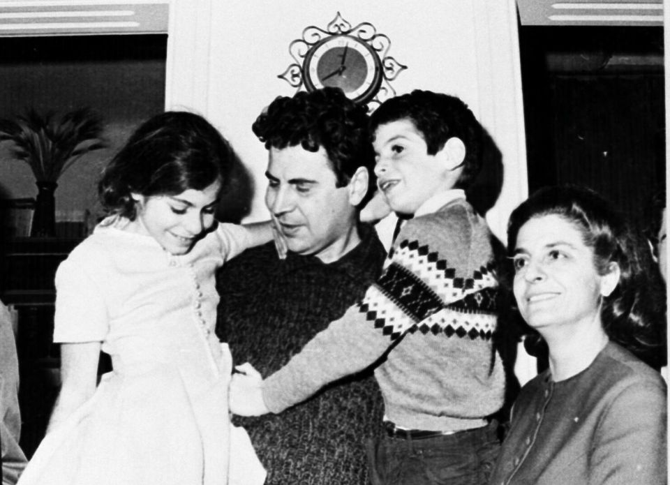 Mikis Theodorakis paidia sizigos 1968