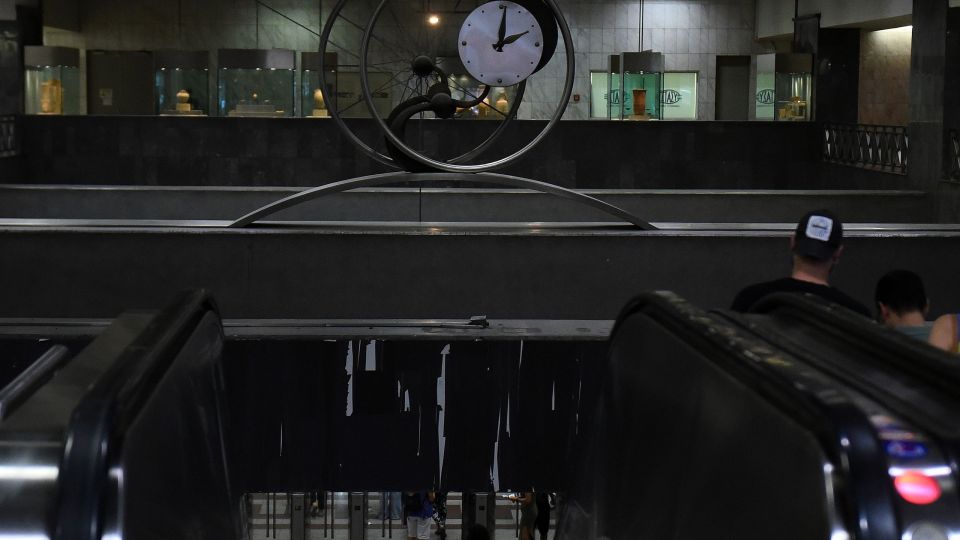 ΤΟ ΡΟΛΟΙ ΣΤΟΝ ΣΤΑΘΜΟ ΜΕΤΡΟ 