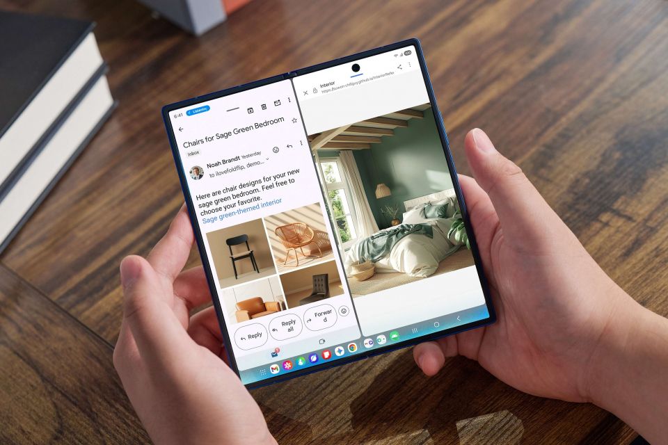 026-lifestyle-galaxy-zfold7-blueshadowjpg.jpg