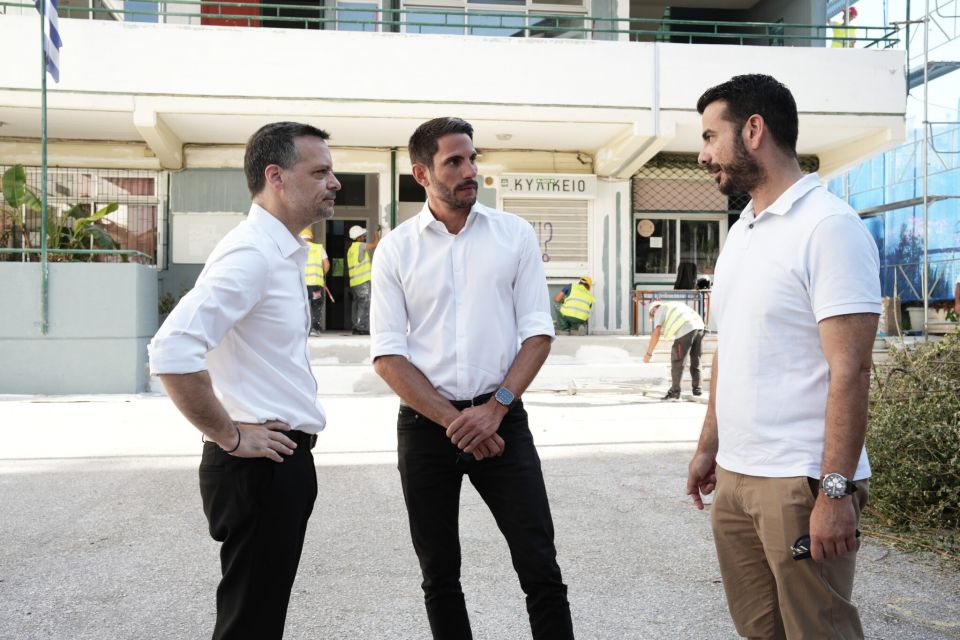 dimos athinaion haris doukas