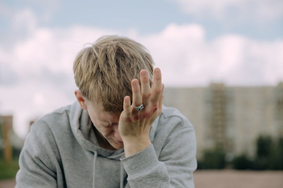 Ponos ponokefalos symptom  headache pexels-cottonbro-7243777.jpg