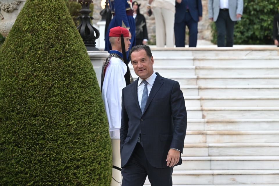 [379384] ΔΕΞΙΩΣΗ ΣΤΟ ΠΡΟΕΔΡΙΚΟ ΜΕΓΑΡΟ ΓΙΑ ΤΗΝ 51η ΕΠΕΤΕΙΟ ΑΠΟΚΑΤΑΣΤΑΣΗΣ ΤΗΣ ΔΗΜΟΚΡΑΤΙΑΣ (ΤΑΤΙΑΝΑ ΜΠΟΛΑΡΗ/EUROKINISSI)