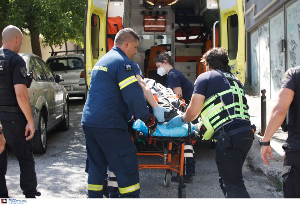 nekri gynaika fotia diamerisma peiraia
