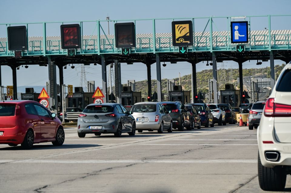ΚΙΝΗΣΗ ΣΤΗΝ ΑΤΤΙΚΗ ΟΔΟ ΚΑΙ ΣΤΑ ΔΙΟΔΙΑ ΤΗΣ ΕΛΕΥΣΙΝΑΣ (ΜΙΧΑΛΗΣ ΠΑΠΑΝΙΚΟΛΑΟΥ/EUROKINISSI)