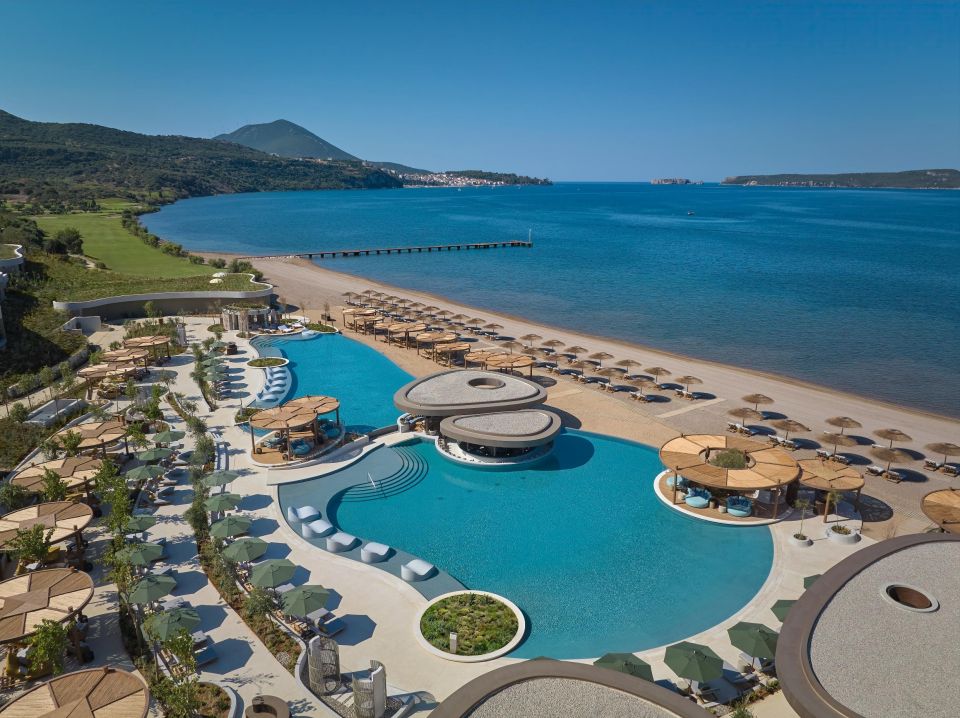 mandarin-oriental-costa-navarinoormos-beach-club.jpg