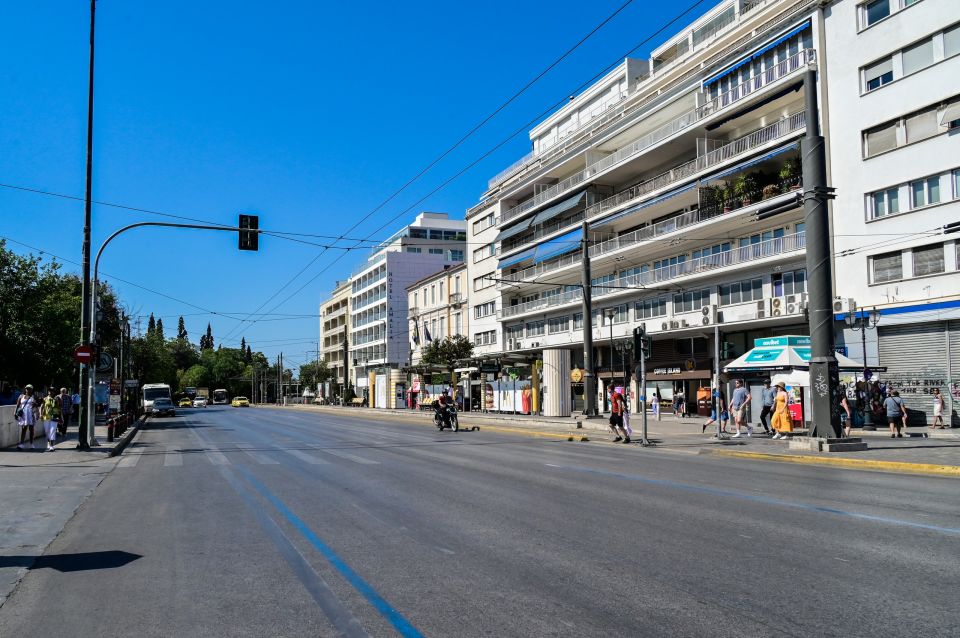 Άδειασε η Αθήνα – Όσα κατέγραψε ο φακός στο έρημο κέντρο της πόλης