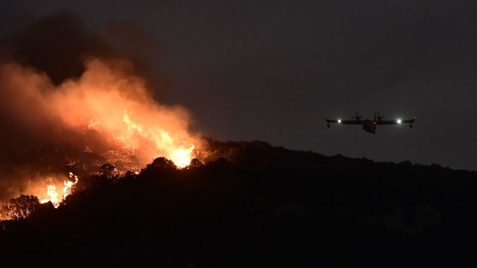 fotia pyrkagia anatoliki attiki canadair