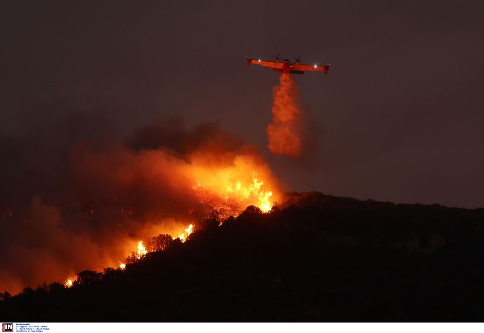 fotia pyrkagia anatoliki attiki canadair