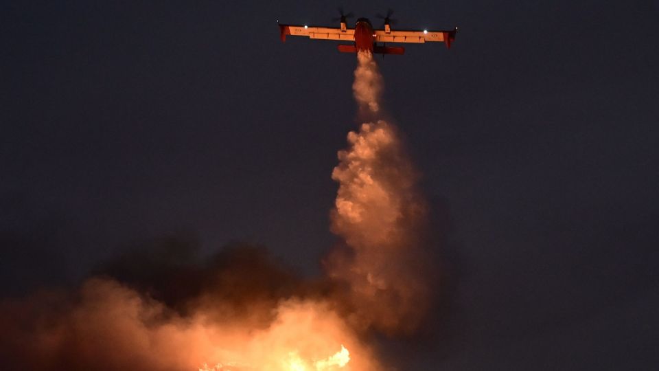 fotia pyrkagia anatoliki attiki canadair