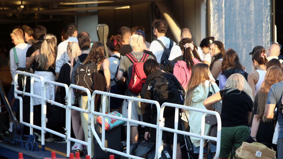 adeiouxoi, exodos, limani