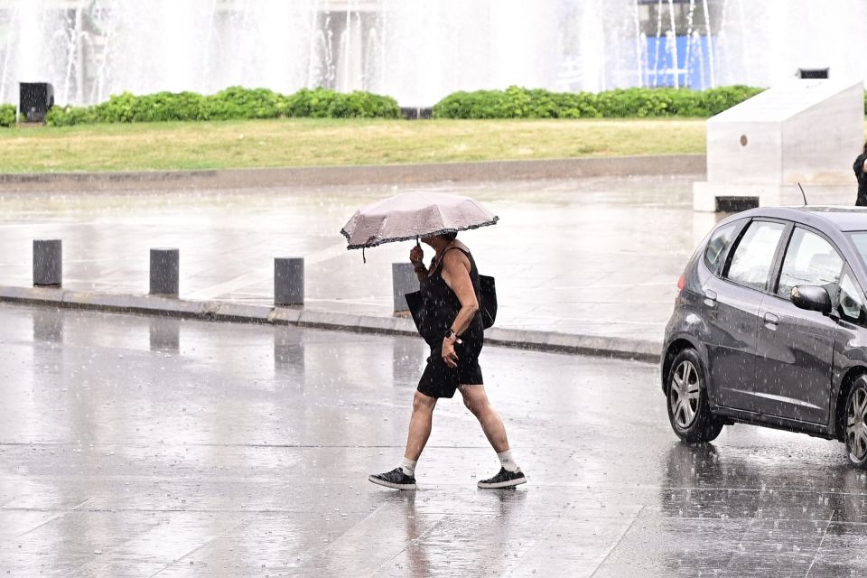 Καιρός: «Μύρισε» φθινόπωρο – Ξαφνική μπόρα στο κέντρο της Αθήνας Καιρός: «Μύρισε» φθινόπωρο – Ξαφνική μπόρα στο κέντρο της Αθήνας
