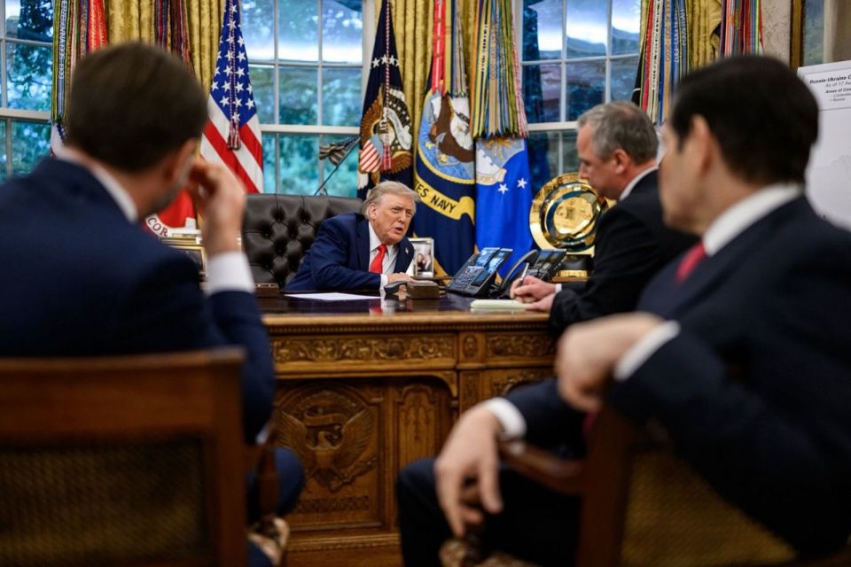 trump thlefonima me poutin