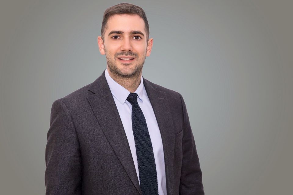 Δημήτρης Τζανιδάκης, Οικονομολόγος ΟΕΕ - Πολιτικός Επιστήμων ΕΟΠΕ 