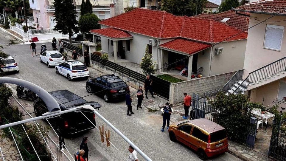 Τραγωδία στα Τρίκαλα: Μητέρα και γιος βρέθηκαν νεκροί μέσα στο σπίτι τους Τραγωδία στα Τρίκαλα: Μητέρα και γιος βρέθηκαν νεκροί μέσα στο σπίτι τους