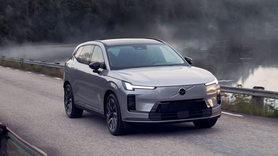 Volvo Cars reveals the new XC70 β€“ a plug-in hybrid for every j