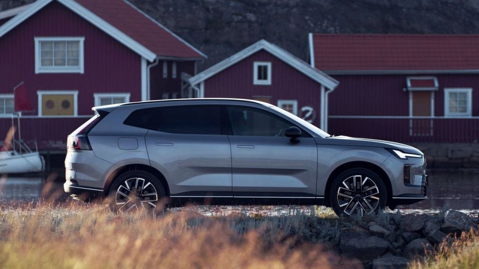 Το Volvo XC70 είναι πλέον plug-in υβριδικό με μεγάλη ηλεκτρική αυτονομία Το Volvo XC70 είναι πλέον plug-in υβριδικό με μεγάλη ηλεκτρική αυτονομία