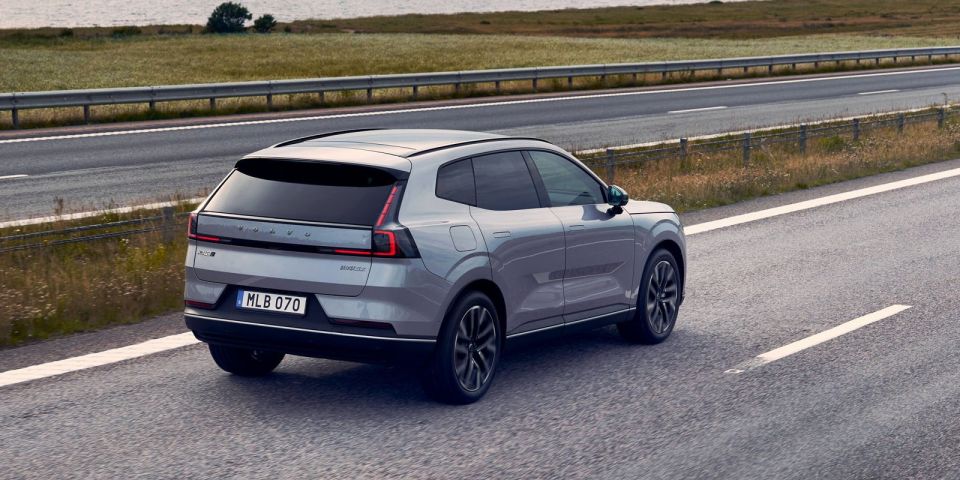 Volvo Cars reveals the new XC70 β€“ a plug-in hybrid for every j