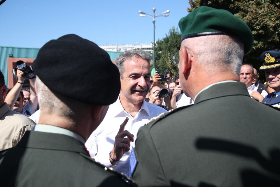 Η περιοδεία Μητσοτάκη στη ΔΕΘ: Οι φωτογραφίες με πολίτες, το μπιλιάρδο, το «έξυπνο» αυτοκίνητο με ΑΙ Η περιοδεία Μητσοτάκη στη ΔΕΘ: Οι φωτογραφίες με πολίτες, το μπιλιάρδο, το «έξυπνο» αυτοκίνητο με ΑΙ