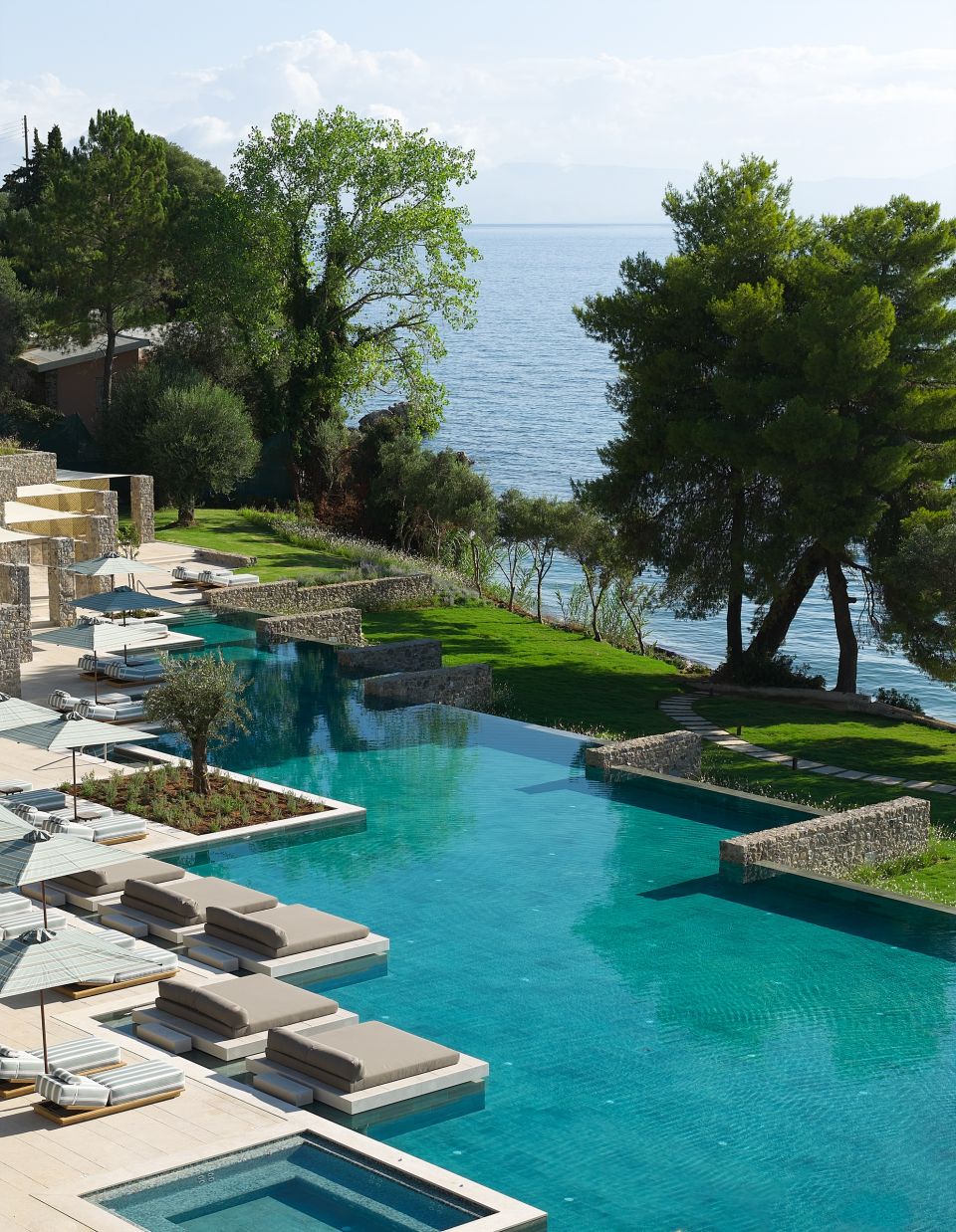 Ένα νέο παραθαλάσσιο resort στην Κέρκυρα μυεί το κοινό στη slow-living πλευρά των διακοπών Ένα νέο παραθαλάσσιο resort στην Κέρκυρα μυεί το κοινό στη slow-living πλευρά των διακοπών