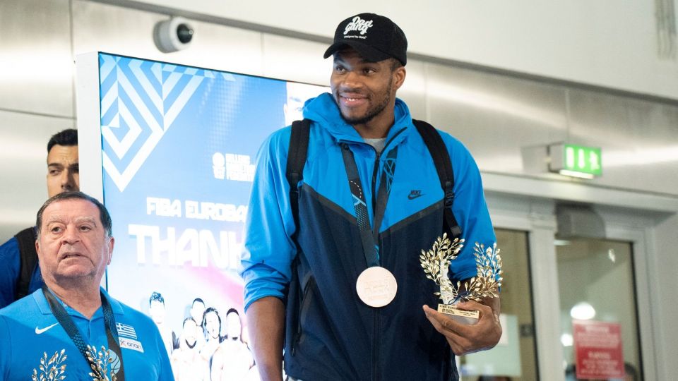 ethniki basket antetokounbo.jpg