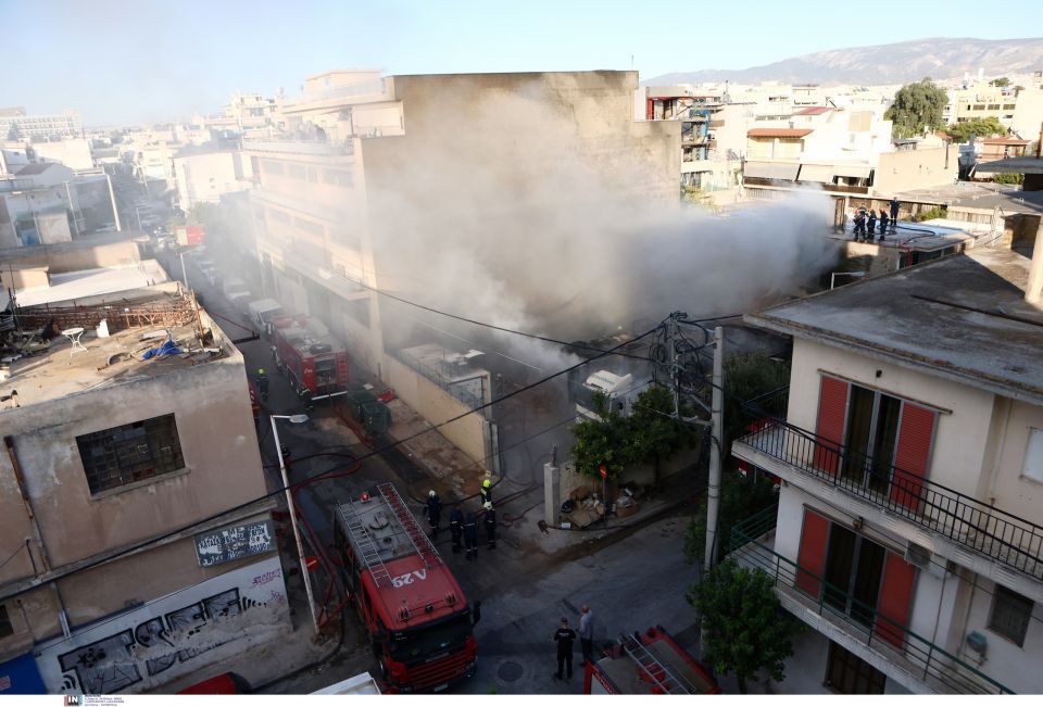Ρέντη: Τέθηκε υπό έλεγχο η φωτιά που είχε ξεσπάσει σε υπαίθριο χώρο εταιρείας