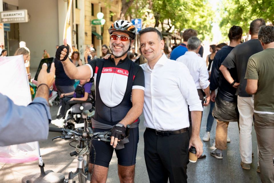 dimos athinaion haris doukas hmera xoris aftokinito 