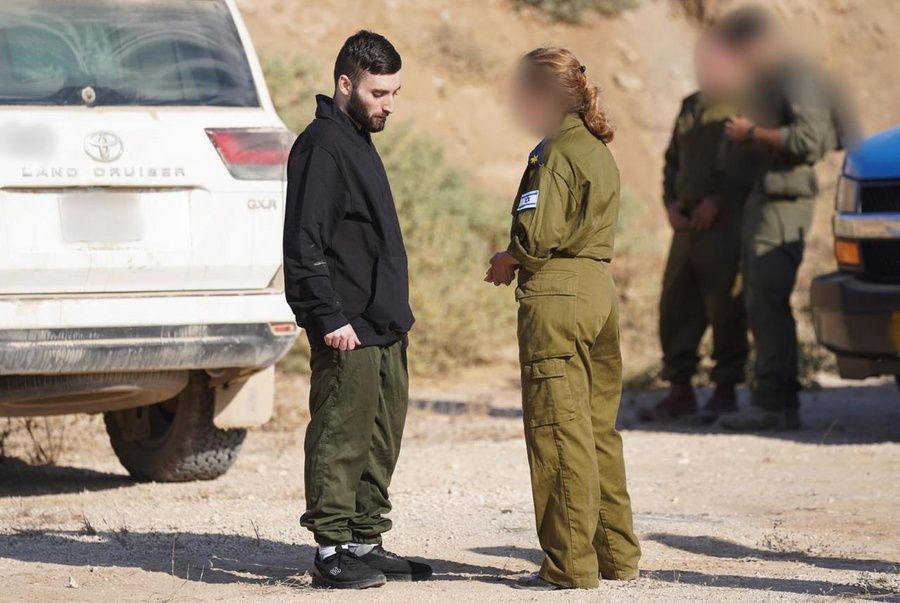 Hostage and prisoner exchange between Israel and Hamas