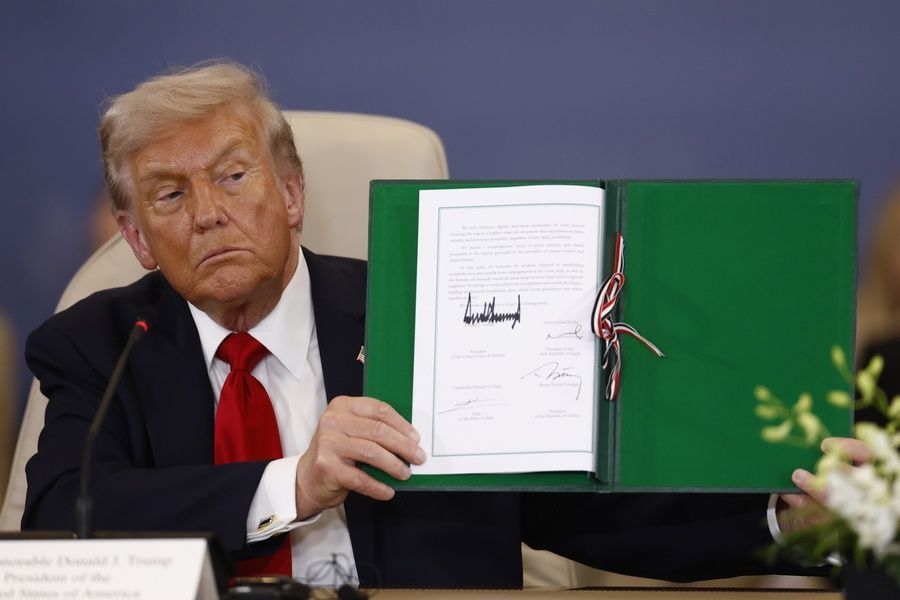 DONALD TRUMP, TRAMP