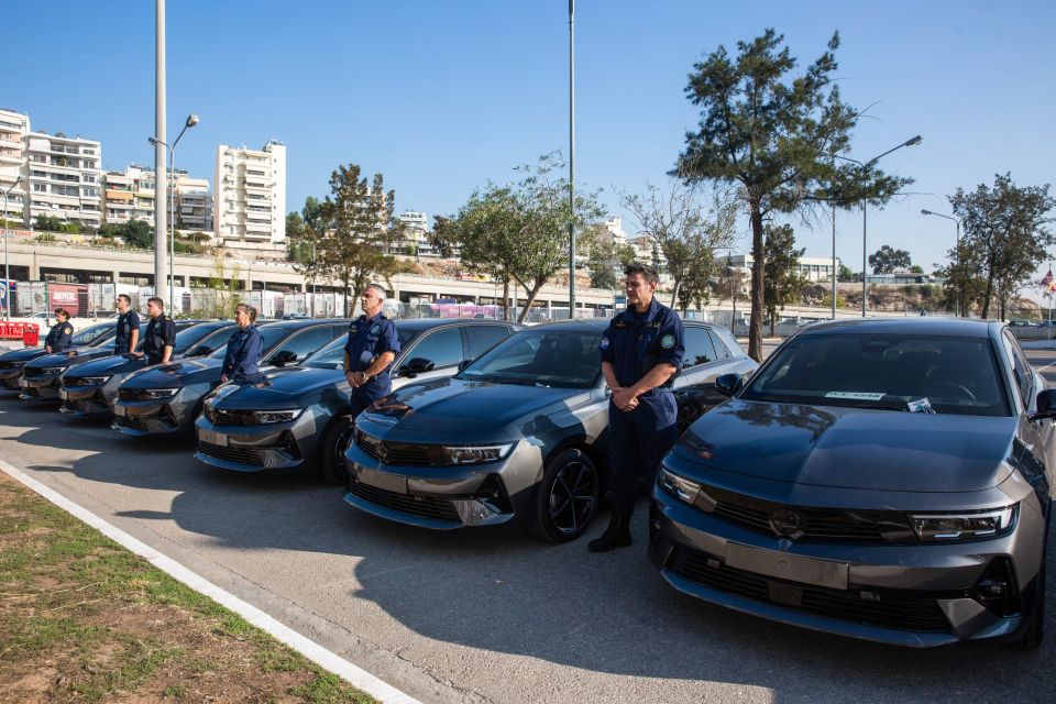 [381139] TEΛETH ΠAPAΛABHΣ KAI ENTAΞHΣ 51 OXHMATΩN ΣTO ΛΙΜΕΝΙΚΟ ΣΩΜΑ-ΕΛΛΗΝΙΚΗ ΑΚΤΟΦΥΛΑΚΗ (ΔΑΝΑΗ ΔΑΥΛΟΠΟΥΛΟΥ/EUROKINISSI)