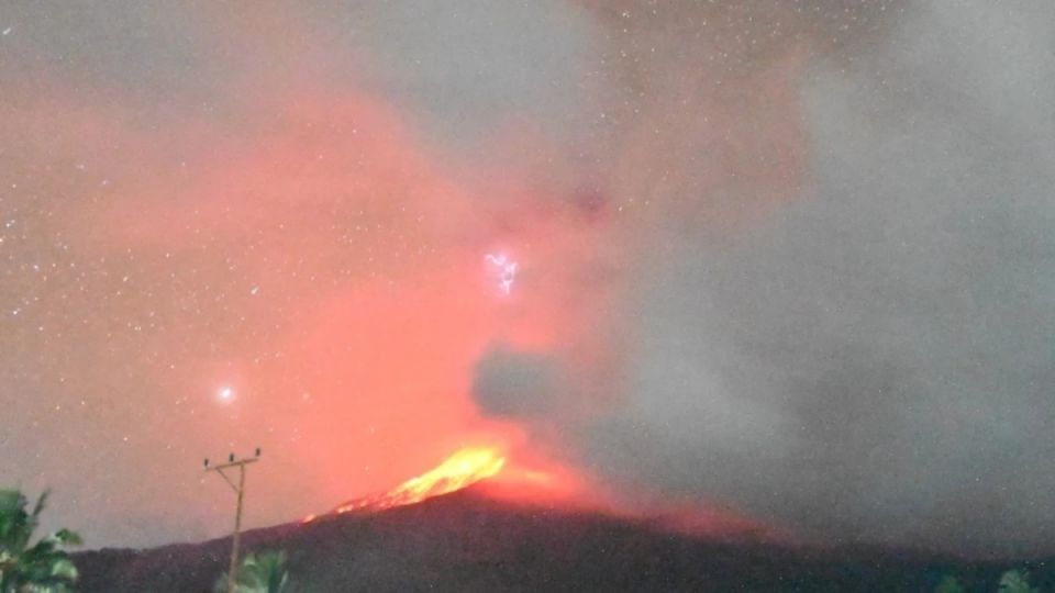 major-eruption-at-lewotobi-volcano-indonesia-october-14-2025.jpg