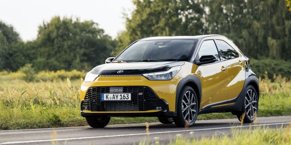 2026aygo-x-gr-sporthybridmustard-1.jpg