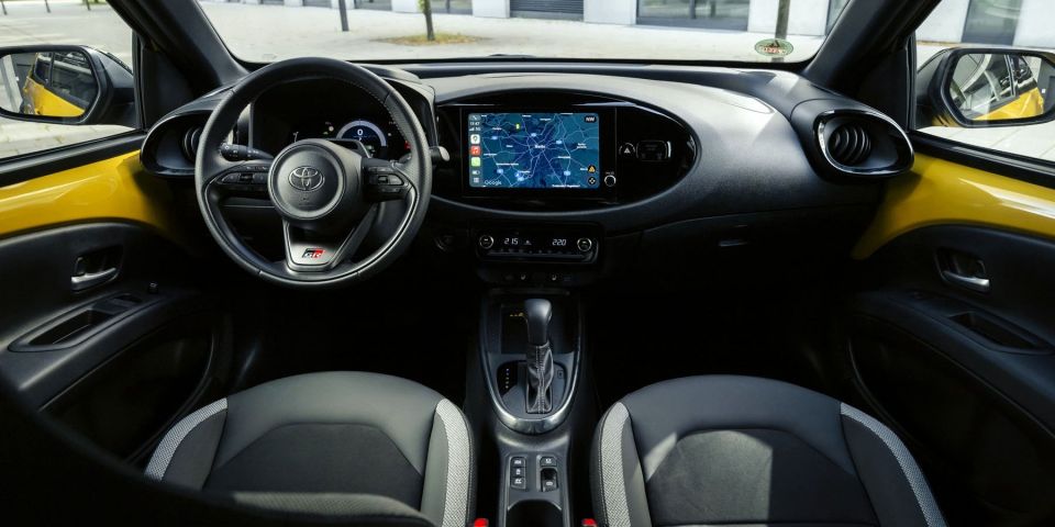 2026aygo-x-gr-sporthybridmustardinterior.jpg