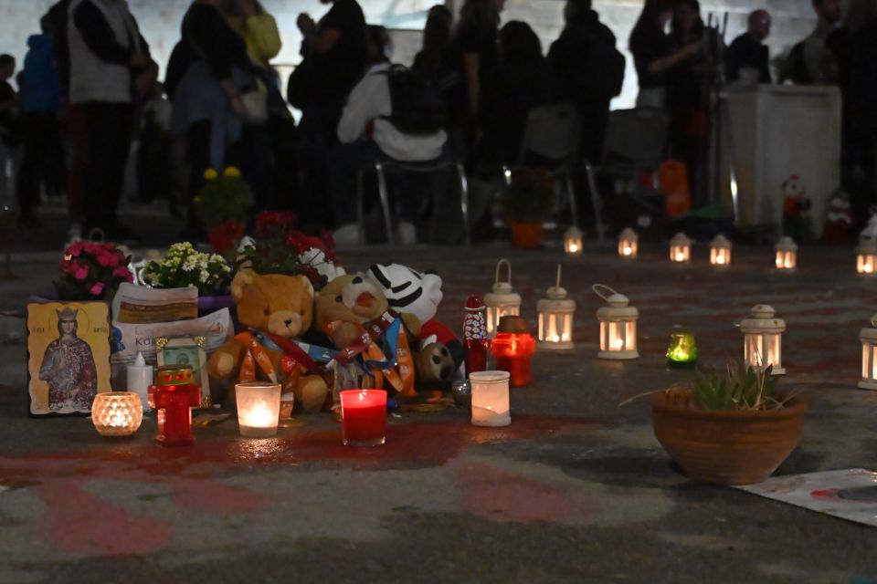 [381286] ΣΥΓΚΕΝΤΡΩΣΗ ΣΤΟ ΣΥΝΤΑΓΜΑ ΕΝΑΝΤΙΑ ΣΤΑ ΚΥΒΕΡΝΗΤΙΚΑ ΣΧΕΔΙΑ ΓΙΑ ΤΟΝ ΑΓΝΩΣΤΟ ΣΤΡΑΤΙΩΤΗ (ΚΩΣΤΑΣ ΤΖΟΥΜΑΣ/EUROKINISSI)