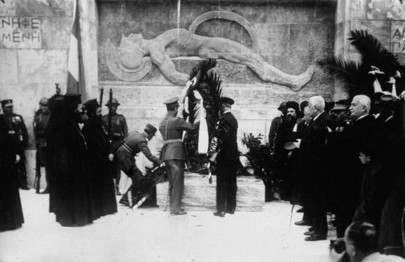 egkaineia mnimeio agnostou stratiwti